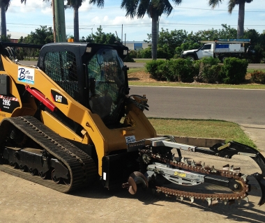 Bobcat_with_attachment_(2).JPG